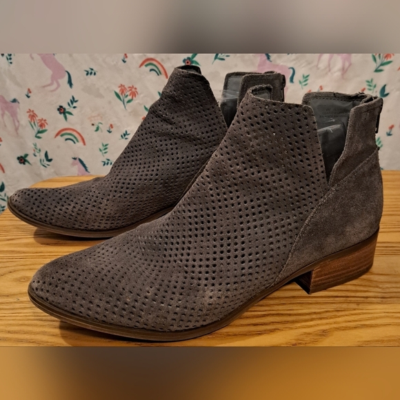 Crown Vintage Rumble Grey Suede Boho Indie Neutral Casual Ankle Boot Shoe SZ 9M - Picture 1 of 9